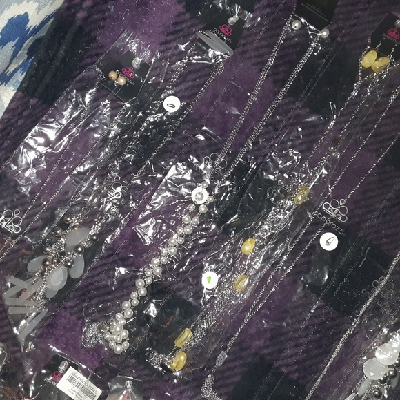 Paparazzi necklace/earring sets. - Picture 5 of 6